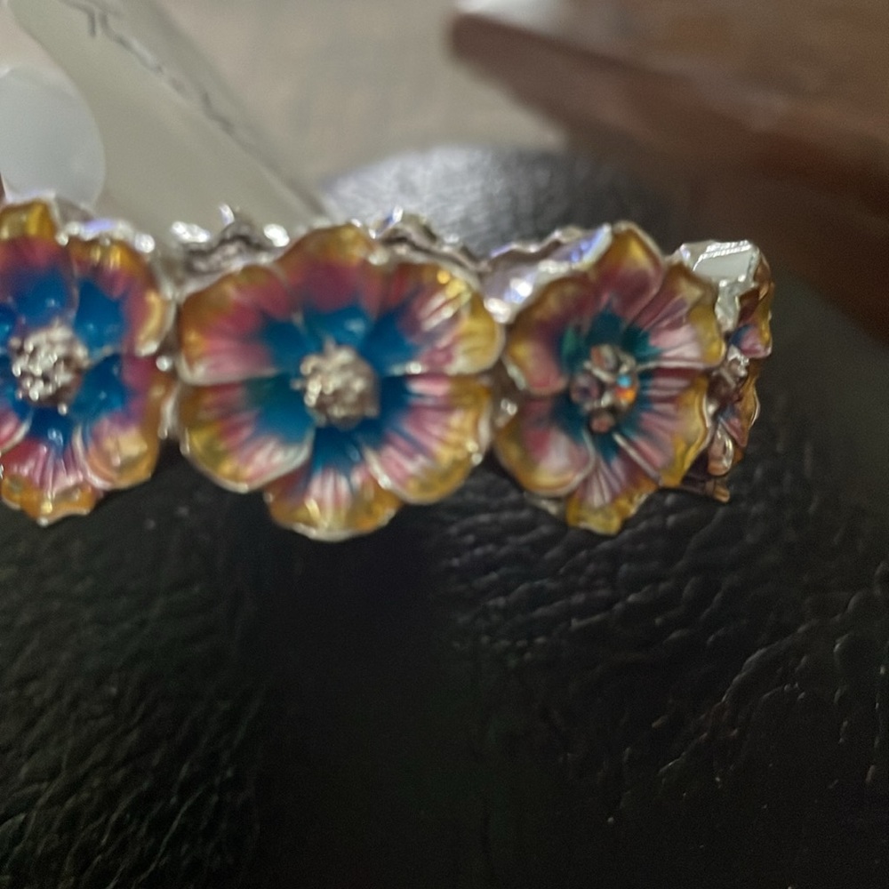 Jewelry - Picture 2 of 3
